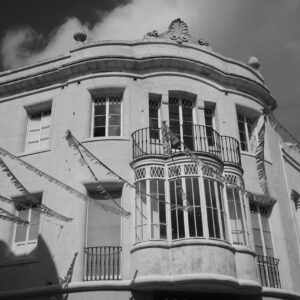 a black and white photo of a building